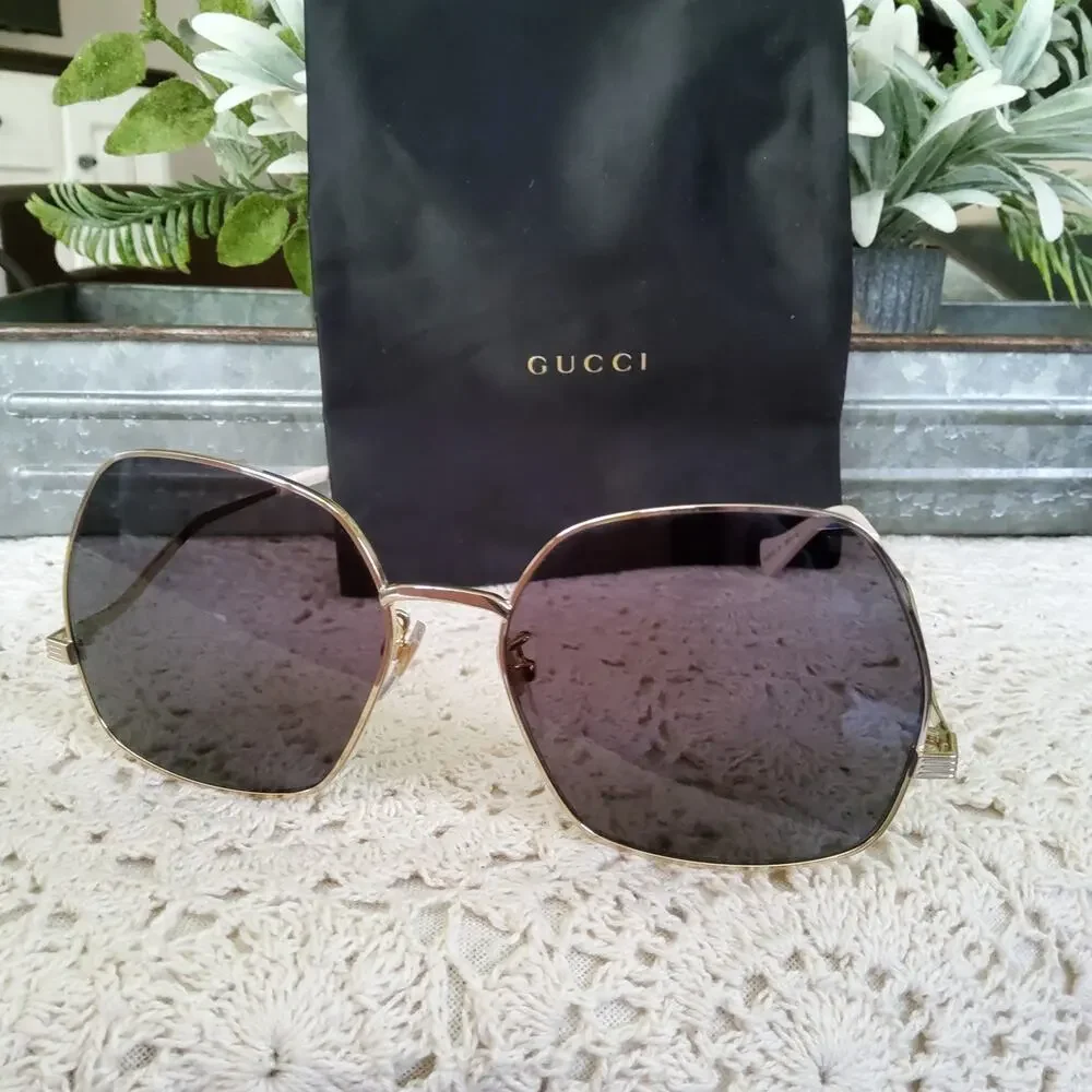 Gucci Baddie Retro Gold White Metal Frame Oversized Geometric Sunglasses